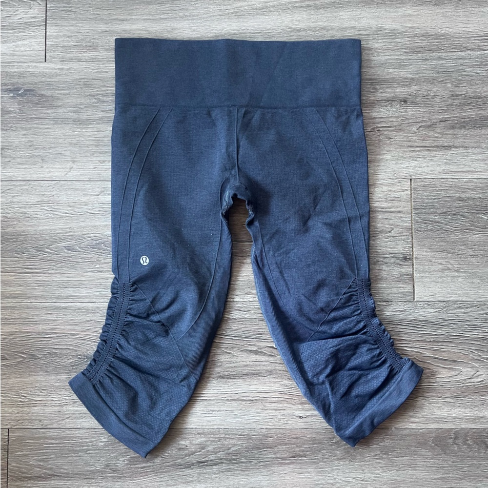 lululemon athletica navy blue ribbed scrunch capri leggings
